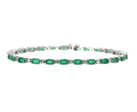 Attractive modern silver emerald and white sapphire tennis bracelet, total&nbsp;weight 5.55ct approx, total sapphire weight 1