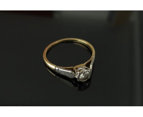 A diamond solitaire ring stamped 18ct and plat, size R, 2.6g