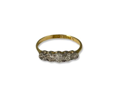 18ct Yellow Gold and Platinum Diamond ring Comprising of 5 Round Cut Stones Weighing Approximately 0.30cts - Weighing 1.76 gr