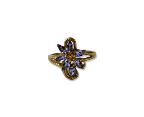 9ct Yellow Gold Amethyst floral design ring weighing 3.16 grams size O 1/2 