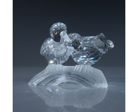 This exquisite Swarovski crystal figurine features the 1989 Annual Edition "Amour" Turtledoves, capturing a tender moment bet