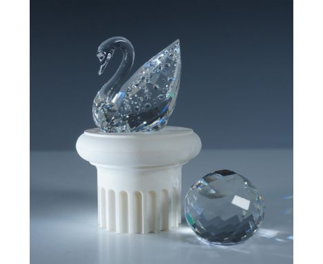 Celebrating the elegance of Swarovski craftsmanship, this 3pc set features the Centinel Swan figurine, an SCS Swan paperweigh