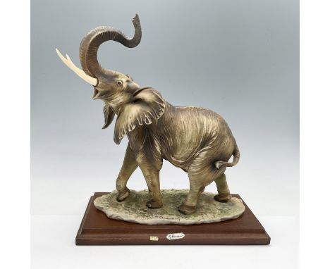 Giuseppe Armani handcrafted elephant figurine, made in Italy, showcasing the artist's exceptional attention to detail and rea