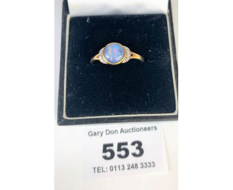 9k gold and opal stone ring, w: 1.7 gms, size S