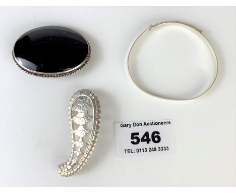 Childs silver bangle, silver and black stone brooch and silver brooch, total w: 2.6 ozt