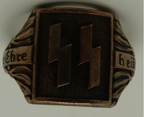 White metal SS signet ring, size R, copper showing through. P&amp;P Group 1 (£14+VAT for the first lot and £1+VAT for subsequ