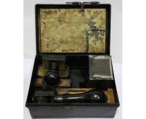 A British WWII army signal dating stamp die set, boxed. P&amp;P Group 2 (£18+VAT for the first lot and £3+VAT for subsequent 