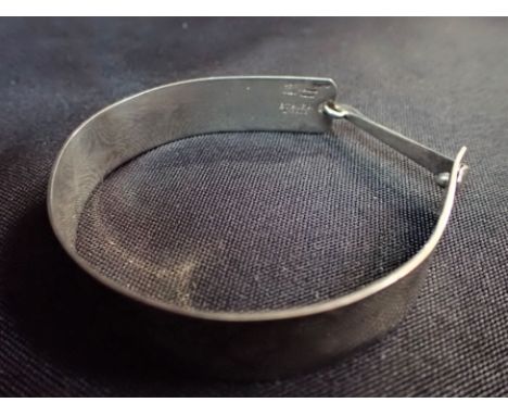 AN ETRIER SILVER BRACELET in the form of a stirrup, stamped 'Sterling, France HS Ld'