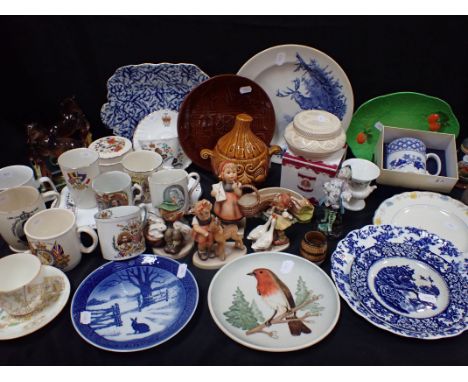 FOUR GOEBEL HUMMEL FIGURINES (some small chips), a Goebel robin plate, Copenhagen 1971 plate, and other ceramics