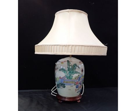A JOHN LEWIS CHINESE VASE LAMP, ON WOODEN BASE 33cm high plus fitting and shade