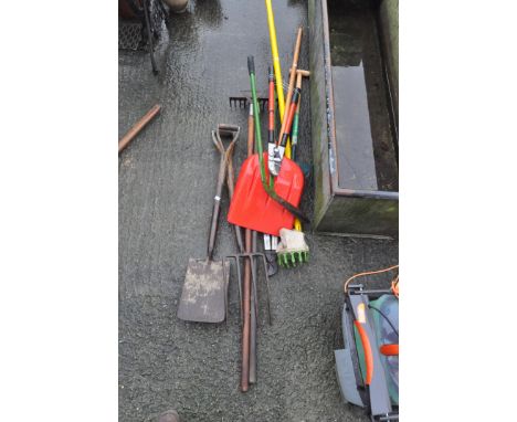 A quantity of assorted tools