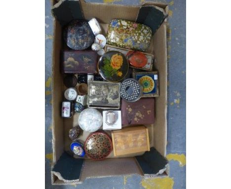 A collection of assorted lidded boxes, trinket dishes etc..