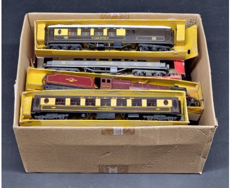 Hornby:&nbsp;a collection of vintage OO Gauge, to include a 'Sir Nigel Gresley' locomotive, and a 46200 'The Princess Royal' 