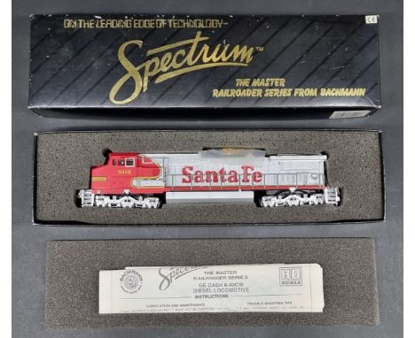 Bachmann Spectrum:&nbsp;a boxed diesel locomotive, GE Dash 8-40CW, 'Santa Fe'. 