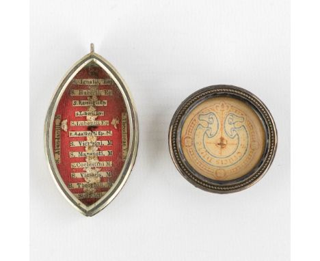 Two sealed theca with relics, True Cross and a multi theca with 14 relics. - True CrossEx ossibus: - Saint Huberti Episcopi- 