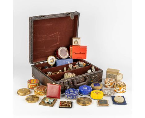 A large collection of perfume, vanity and powder boxes. Circa 1920-1940.&nbsp;Best Western, Christian Dior, Rëve D'or, Houbig