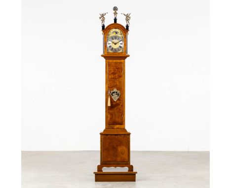 Warminck, a small and decorative grandfather clock, 20th C.Movement with moon phases. Movement signed WUBA. With the original