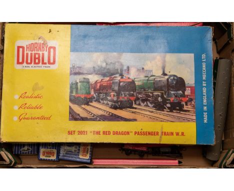 A quantity of mostly Hornby Dublo railway. Including; Set 2021 'The Red Dragon' passenger set comprising; BR Castle Class 4-6