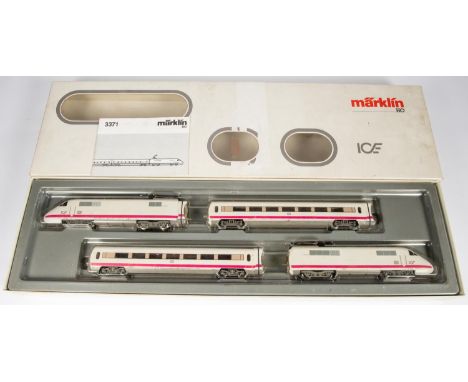 A Marklin HO gauge ICE electric pantograph 4 car train (3371). Comprising; 2x driving cars and 2x passenger cars, all in whit