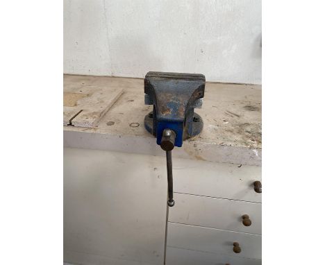 Heavy duty bench vice. 