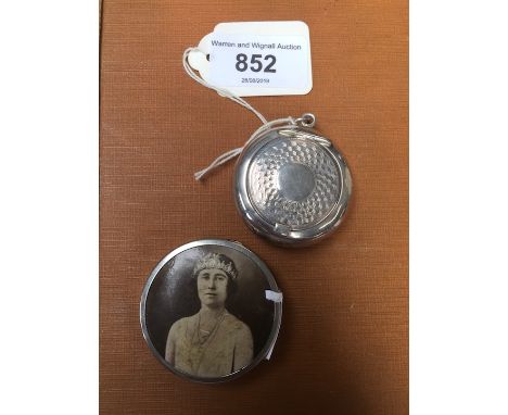 Silver snuff box and compact 