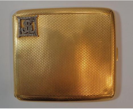 18ct Gold Engine Turned Cigarette Case set monogrammed diamond initials JSE in square, dated 1923, fully hallmarked 