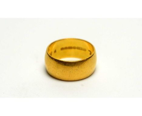 A 22ct yellow gold wedding ring, ring size N, 8.2g gross. 