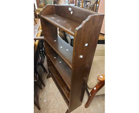 A 70cm vintage oak four shelf open bookcase - no backboards