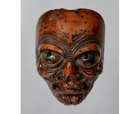   Maske in der Art einer bugaku-Maske. Holz, mit negoro-artiger Lackfassung. Meiji-Zeit  Mit riesigen goldenen Augen, einer n