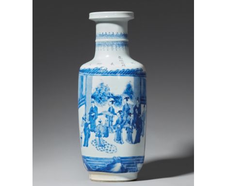   Blau-weiße Rouleauvase. Kangxi-Periode (1662-1722)  Zylindrischer Körper, umlaufend dekoriert mit Figuren bei einer Audienz