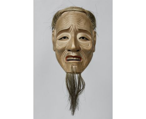   No-Maske vom Typ Kojo. Holz, bemalt. Frühes 20. Jh.  Sign. mit dem Siegel: Tachibana Haku YoshitakaMaske eines Greises mit 