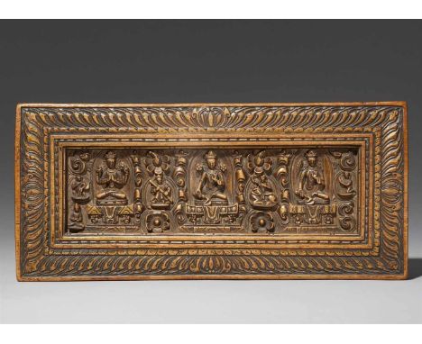   Buchdeckel. Holz, beschnitzt. Tibet. 18, Jh.  Mit Darstellungen des Bodhisattva Avalokiteshvara in drei seiner Erscheinungs