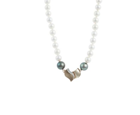 A cultured pearl necklace, composed of a continuous row of uniform cultured pearls measuring approx. 0.08mm, terminating with