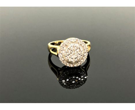 An 18ct gold diamond cluster ring, size K