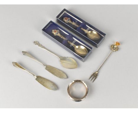 A Collection of Various Silver Items to Comprise Teaspoons, Pickle Fork, Napkin Ring etc, approx 94g