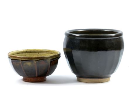 RICHARD BATTERHAM (born 1936); a cut-sided stoneware bowl, tenmoku glaze to exterior, green ash glaze to interior, diameter 2