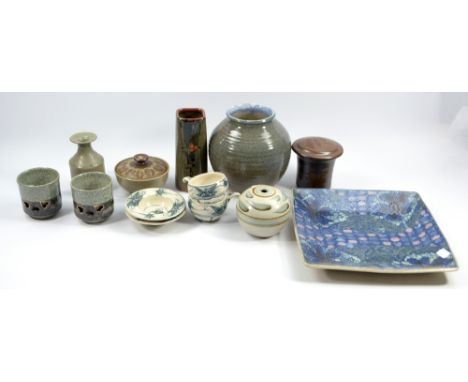 A group of studio ceramics including an early Colin Pearson vase, Laurie Short jar and cover, Vellow Pottery vase, etc, vario