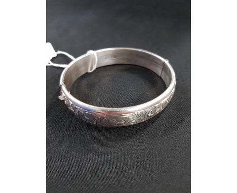 SILVER HINGED BANGLE 