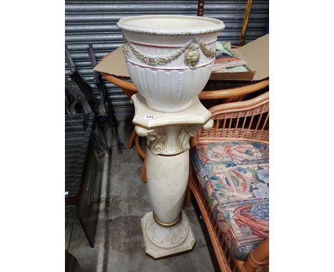 PLANTER AND STAND 