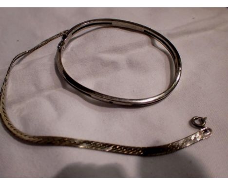 Silver bangle and a silver bracelet (2). UK P&amp;P Group 1 (£16+VAT for the first lot and £2+VAT for subsequent lots) 