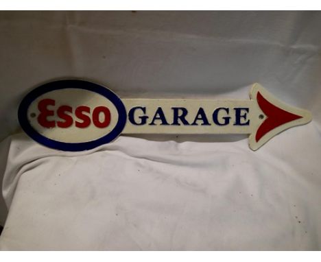 Cast iron Esso garage arrow. W:40cm. UK P&amp;P Group 1 (£16+VAT for the first lot and £2+VAT for subsequent lots) 