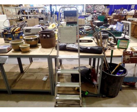 Beldray 4 step aluminium step ladder. Not available for in-house P&amp;P 
