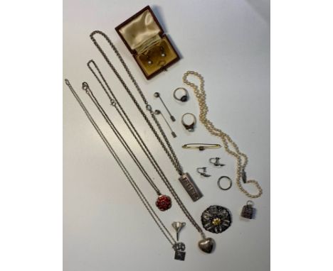 A collection of mixed gold and silver jewelleryto include a square cut purple stone set bar brooch stamped 9ct, a 9ct culture