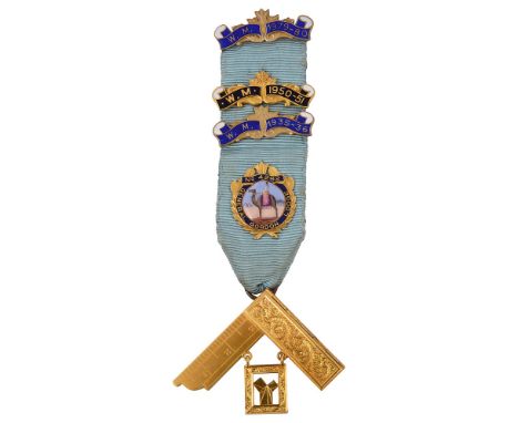 A 14ct gold Masonic jewel for No4292 General Gordon Lodgethe folding 14ct gold set square above a square pendant, with variou