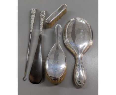 Mixed silver dressing table items to include silver handled shoe horn and button hook, Birmingham 1899 together with a hand m