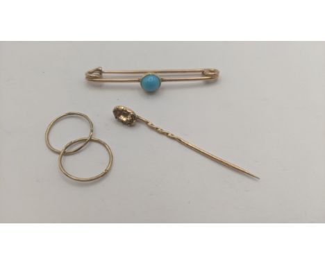 9ct yellow gold to include a 9ct yellow gold and turquoise cabochon bar brooch, a pair of 9ct gold hoop earrings and a yellow