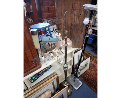 AN EDWARDIAN BRASS ADJUSTABLE HEIGHT STANDARD LAMP, a modernist standard lamp, a Lava lamp and other lighting