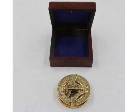 Wooden cased brass compass, 90 x 90 mm. UK P&amp;P Group 1 (£16+VAT for the first lot and £2+VAT for subsequent lots) 