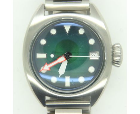 Gents steel cased automatic wristwatch, boxed and working at lotting. UK P&amp;P Group 1 (£16+VAT for the first lot and £2+VA