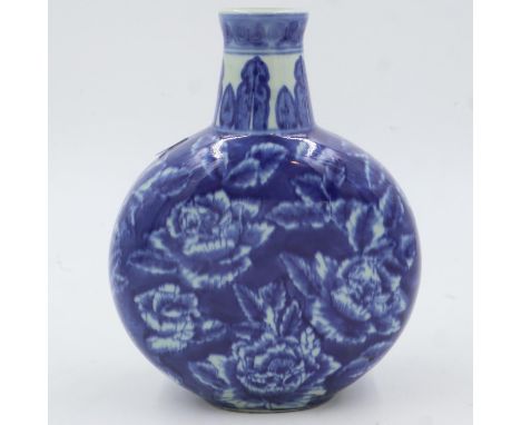 20th century blue-over-white Chinese moon flask vase, H: 26 cm. UK P&amp;P Group 2 (£20+VAT for the first lot and £4+VAT for 